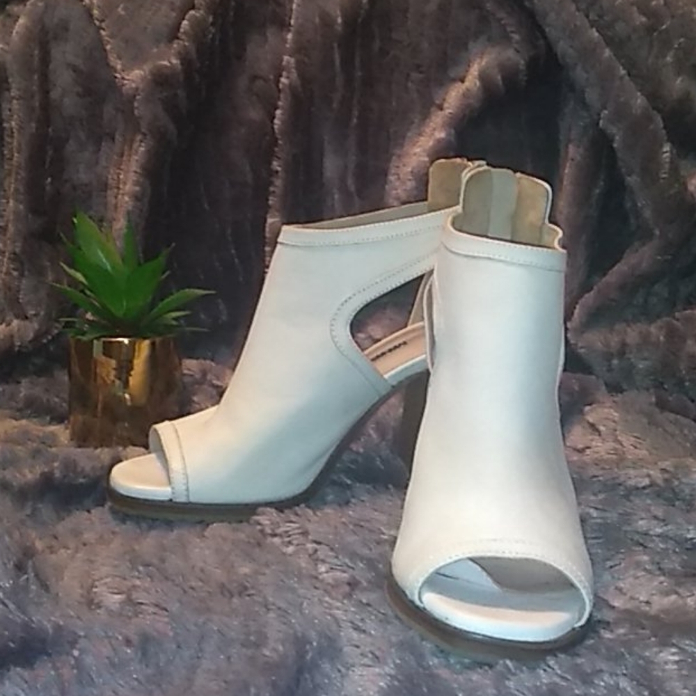Bnwot box real leather sandals